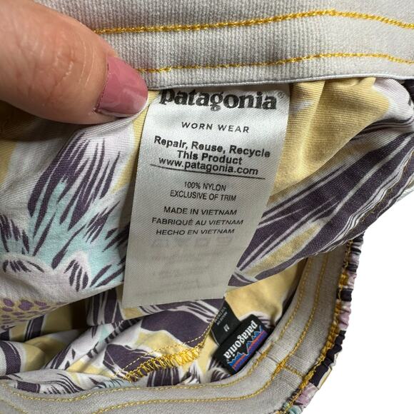 PATAGONIA Yellow Purple Floral Women's Baggie Shorts FLAWED Women's Size Medium - Picture 3 of 6